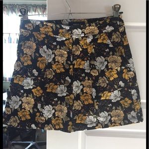 NWOT FVR 21 Cute Snap Front 2 Pocket Floral Skirt